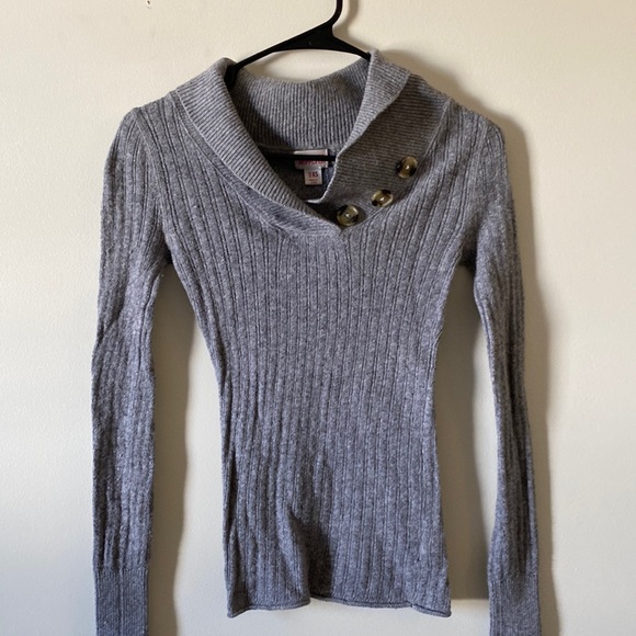 Grey Sweater - Picture 1 of 3